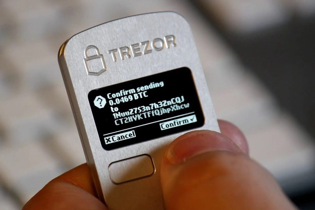 Nguyên lý hoạt động của ví lạnh Crypto dựa trên việc tạo, lưu giữ và sử dụng khóa riêng tư trong môi trường được bảo vệ